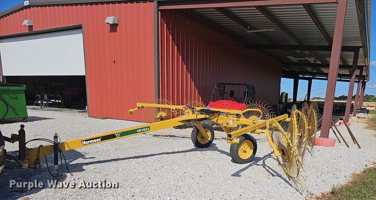 image for item NP9014 Vermeer VR1022  hay rake