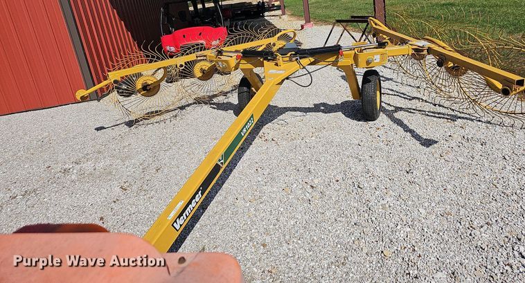 image for item NP9014 Vermeer VR1022  hay rake