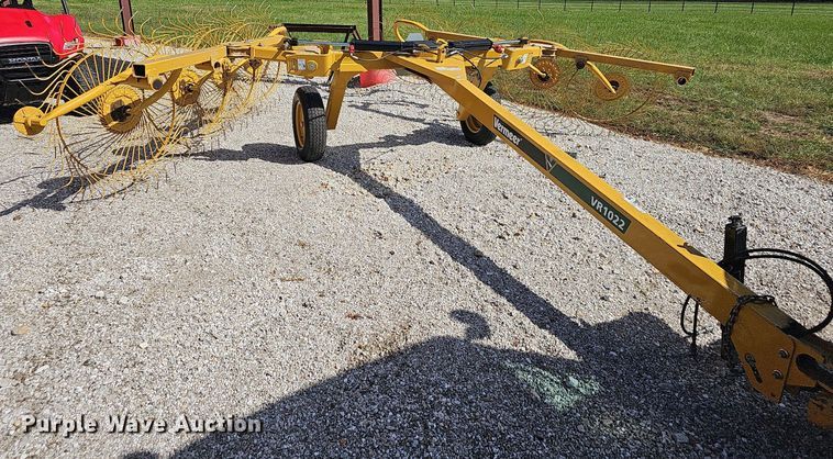 image for item NP9014 Vermeer VR1022  hay rake