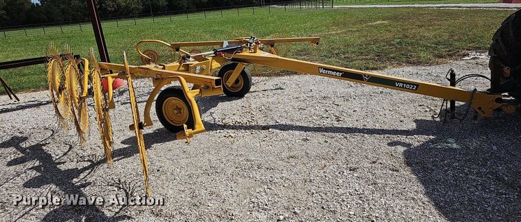 image for item NP9014 Vermeer VR1022  hay rake