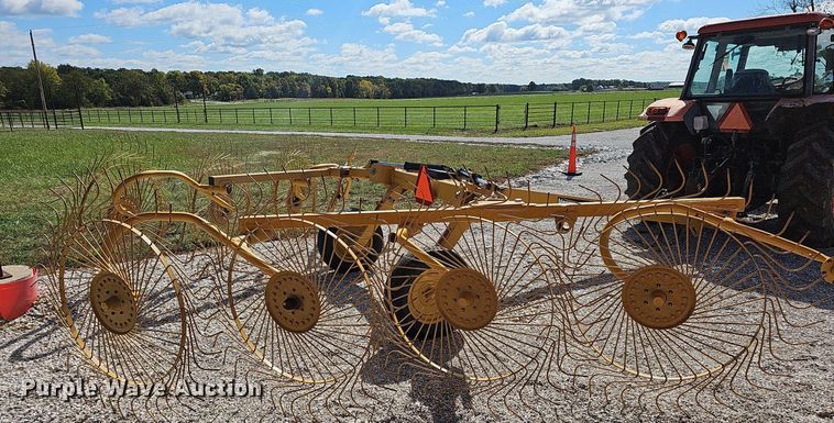 image for item NP9014 Vermeer VR1022  hay rake