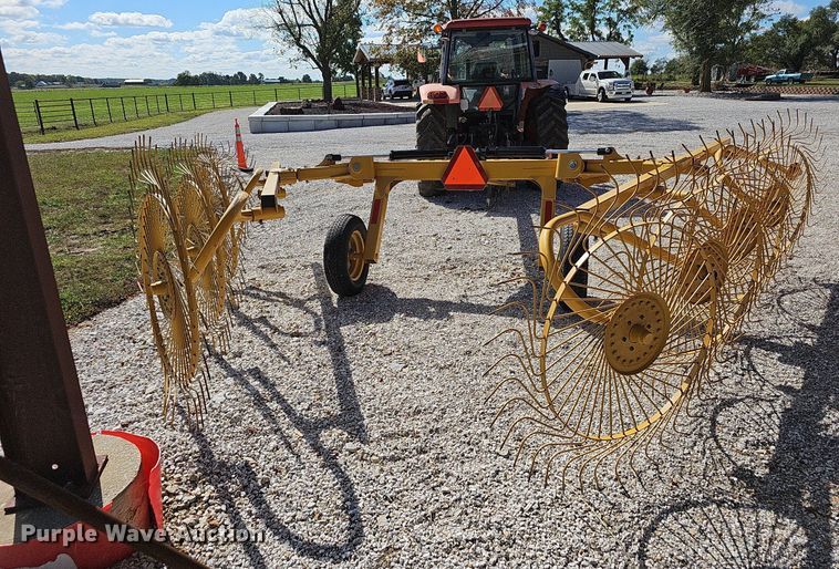 image for item NP9014 Vermeer VR1022  hay rake
