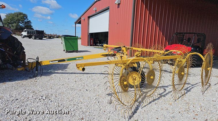 image for item NP9014 Vermeer VR1022  hay rake