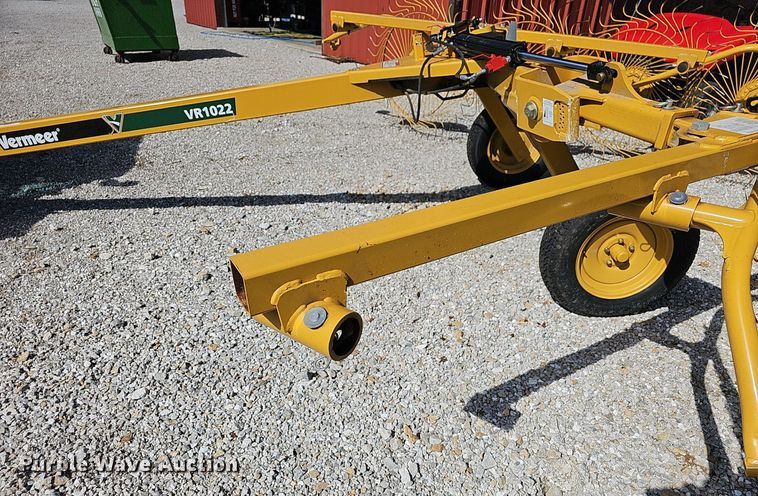 image for item NP9014 Vermeer VR1022  hay rake