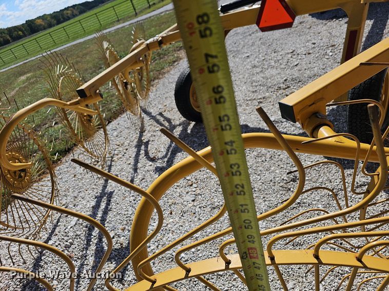 image for item NP9014 Vermeer VR1022  hay rake