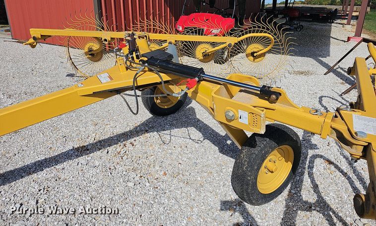 image for item NP9014 Vermeer VR1022  hay rake