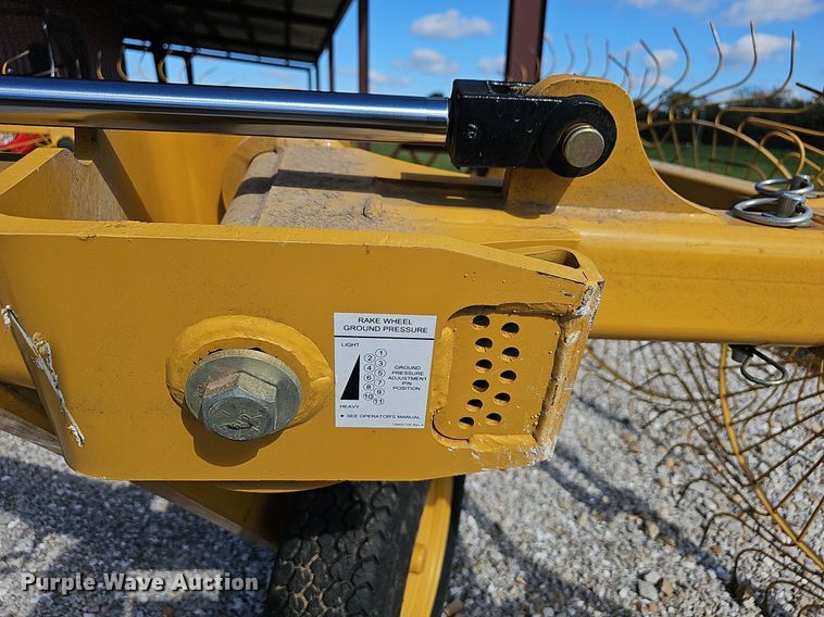 image for item NP9014 Vermeer VR1022  hay rake