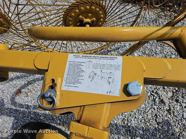 image for item NP9014 Vermeer VR1022  hay rake
