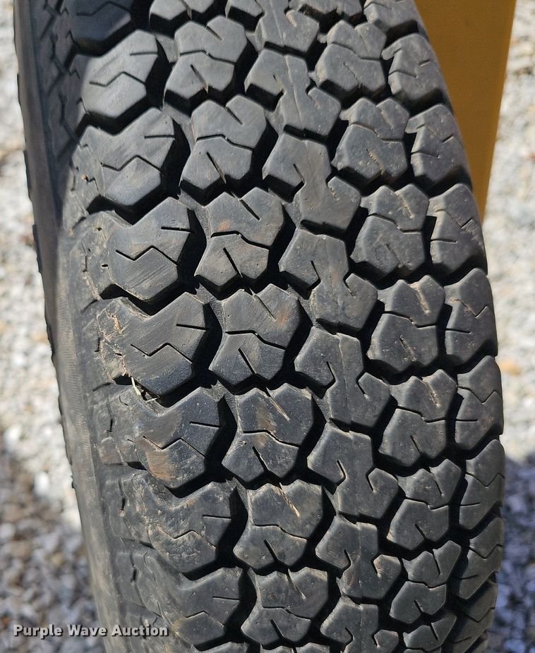 image for item NP9014 Vermeer VR1022  hay rake