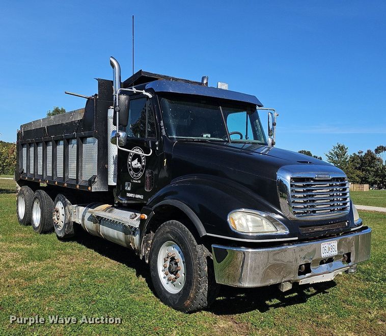 image for item NP9025 2005 Freightliner Columbia  dump truck