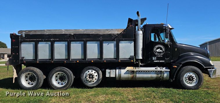 image for item NP9025 2005 Freightliner Columbia  dump truck