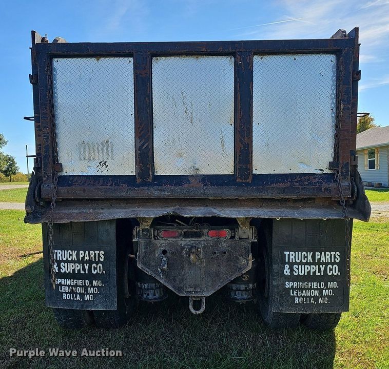 image for item NP9025 2005 Freightliner Columbia  dump truck