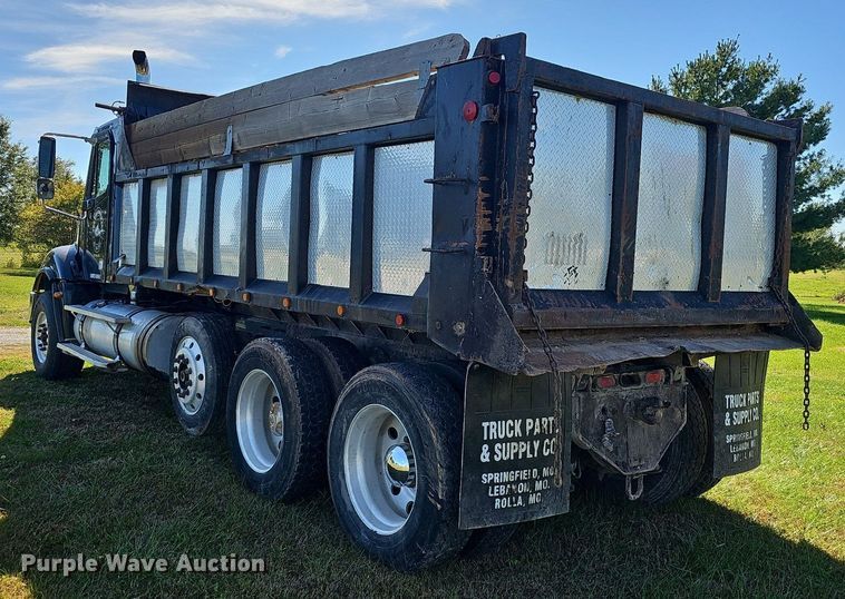 image for item NP9025 2005 Freightliner Columbia  dump truck