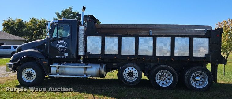 image for item NP9025 2005 Freightliner Columbia  dump truck