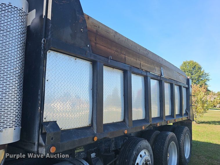 image for item NP9025 2005 Freightliner Columbia  dump truck