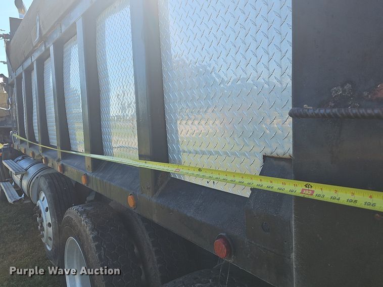 image for item NP9025 2005 Freightliner Columbia  dump truck