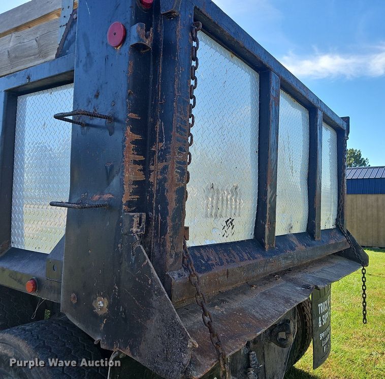 image for item NP9025 2005 Freightliner Columbia  dump truck