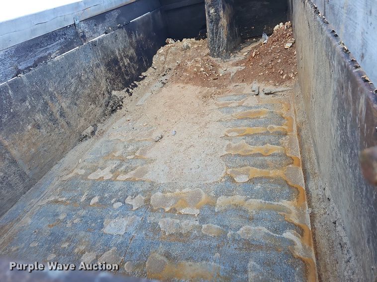 image for item NP9025 2005 Freightliner Columbia  dump truck