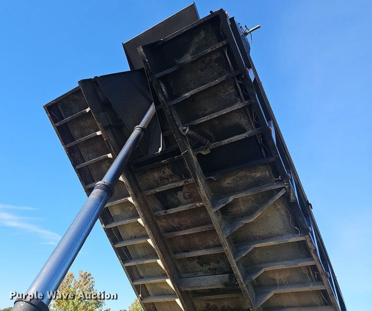 image for item NP9025 2005 Freightliner Columbia  dump truck