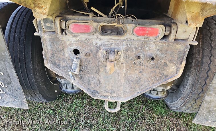 image for item NP9025 2005 Freightliner Columbia  dump truck