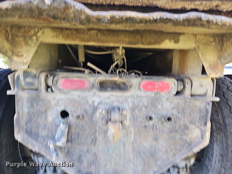 image for item NP9025 2005 Freightliner Columbia  dump truck