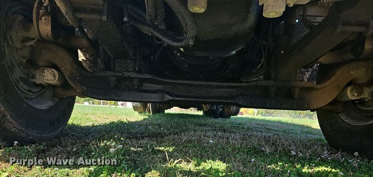 image for item NP9025 2005 Freightliner Columbia  dump truck