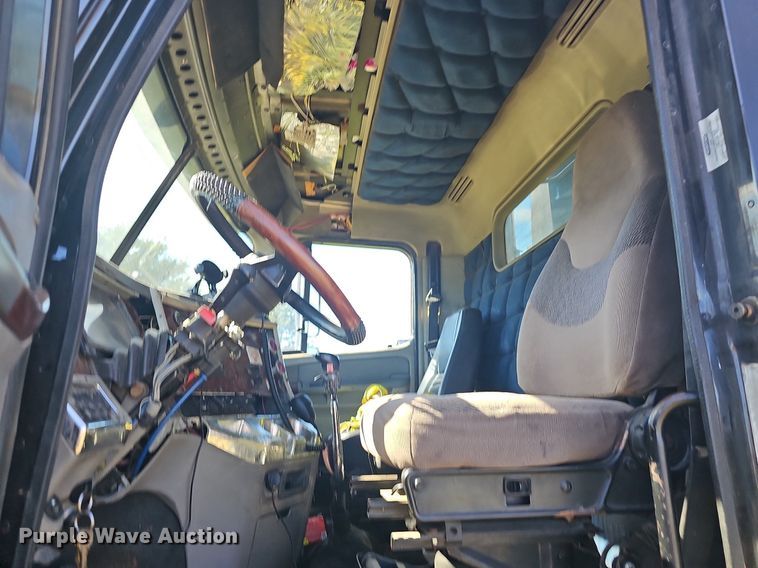 image for item NP9025 2005 Freightliner Columbia  dump truck