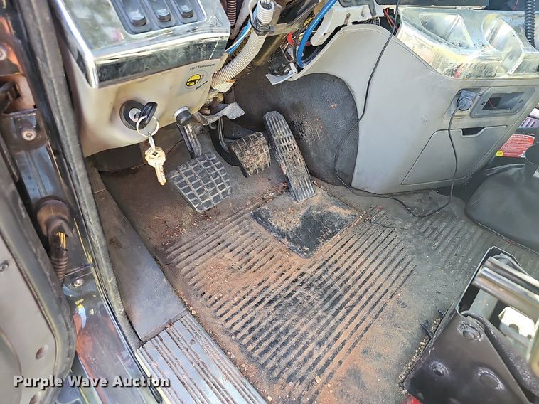 image for item NP9025 2005 Freightliner Columbia  dump truck