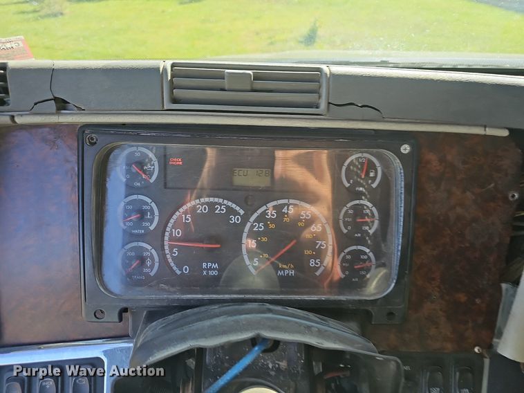 image for item NP9025 2005 Freightliner Columbia  dump truck