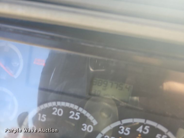 image for item NP9025 2005 Freightliner Columbia  dump truck