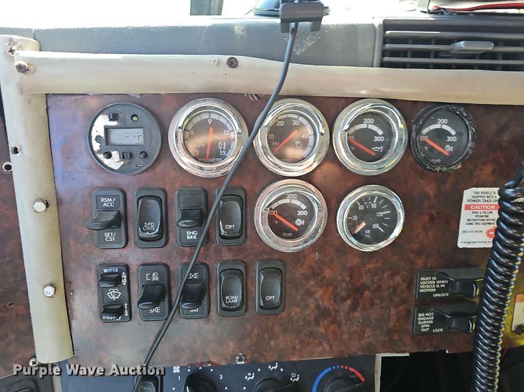 image for item NP9025 2005 Freightliner Columbia  dump truck