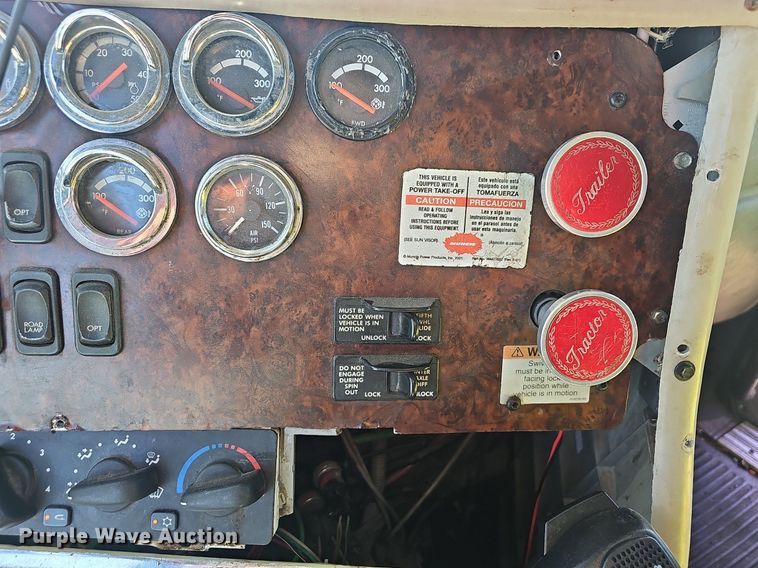 image for item NP9025 2005 Freightliner Columbia  dump truck