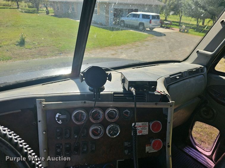 image for item NP9025 2005 Freightliner Columbia  dump truck