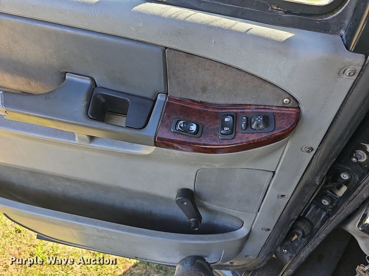 image for item NP9025 2005 Freightliner Columbia  dump truck