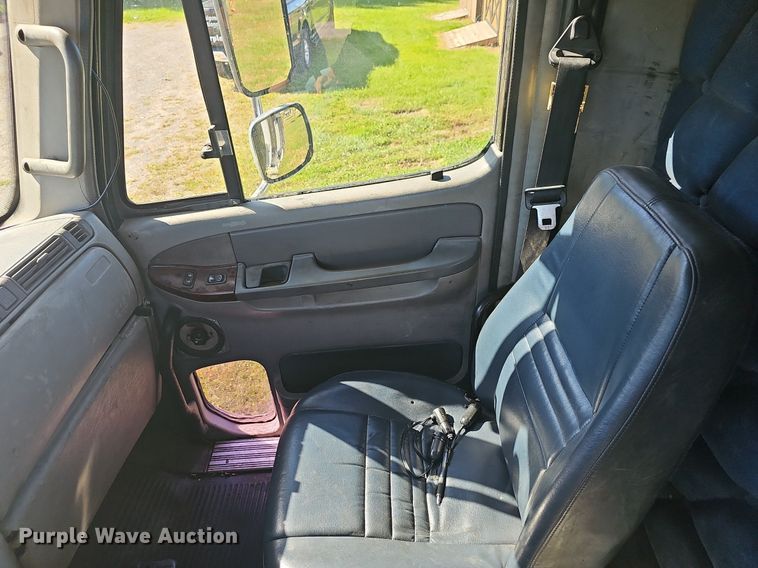 image for item NP9025 2005 Freightliner Columbia  dump truck