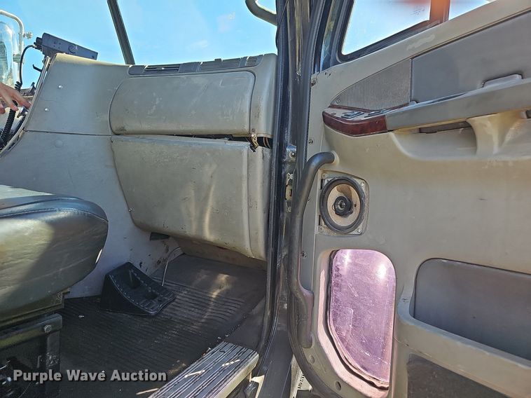 image for item NP9025 2005 Freightliner Columbia  dump truck