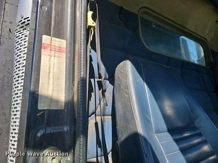 image for item NP9025 2005 Freightliner Columbia  dump truck