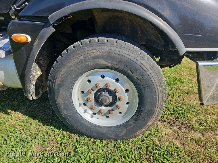 image for item NP9025 2005 Freightliner Columbia  dump truck