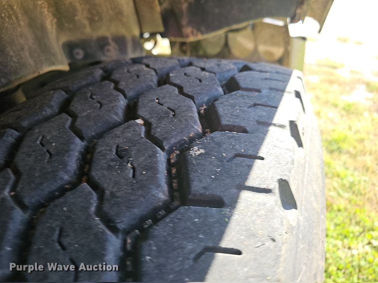 image for item NP9025 2005 Freightliner Columbia  dump truck