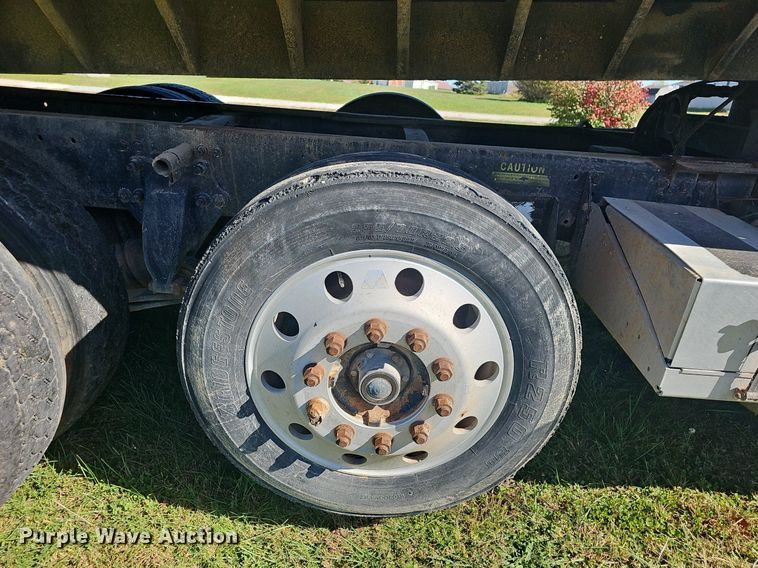 image for item NP9025 2005 Freightliner Columbia  dump truck