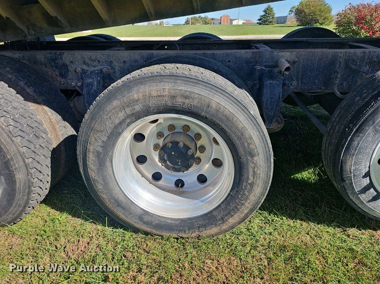 image for item NP9025 2005 Freightliner Columbia  dump truck