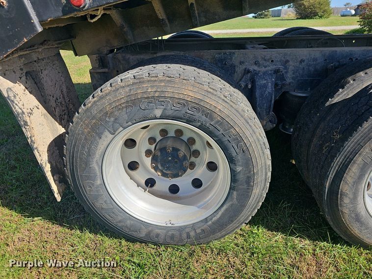 image for item NP9025 2005 Freightliner Columbia  dump truck