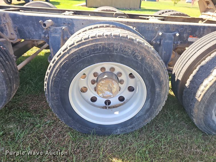 image for item NP9025 2005 Freightliner Columbia  dump truck