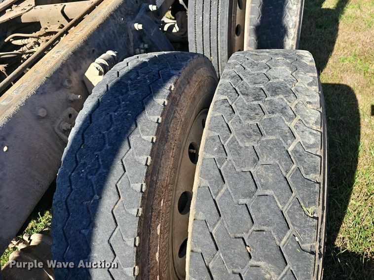 image for item NP9025 2005 Freightliner Columbia  dump truck