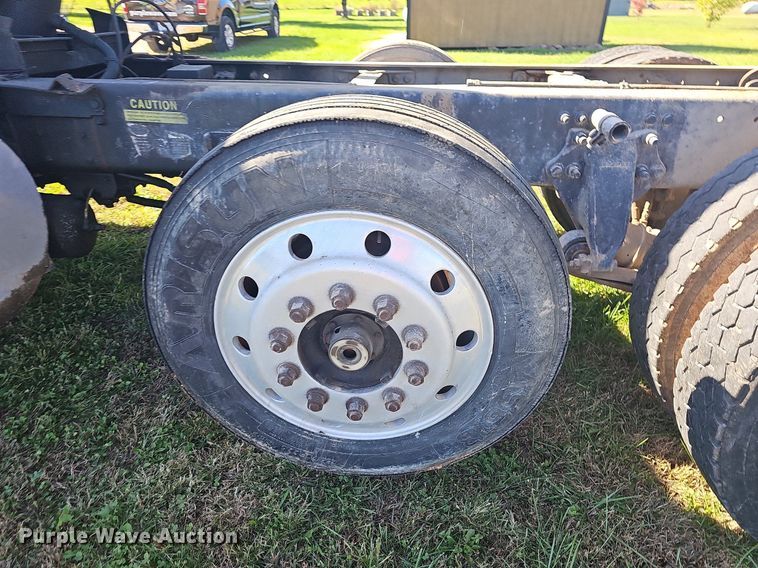 image for item NP9025 2005 Freightliner Columbia  dump truck