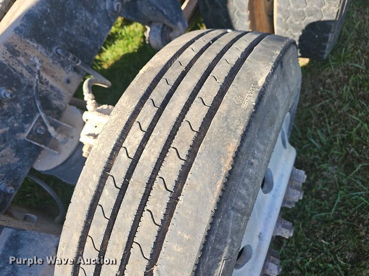 image for item NP9025 2005 Freightliner Columbia  dump truck