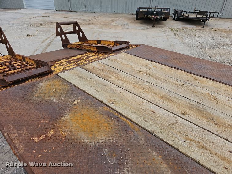 image for item NP9046 1995 CZ  equipment trailer