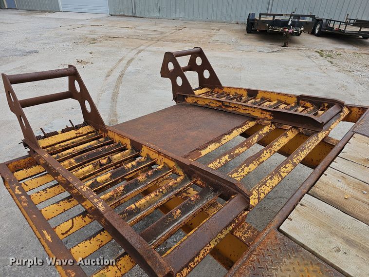 image for item NP9046 1995 CZ  equipment trailer