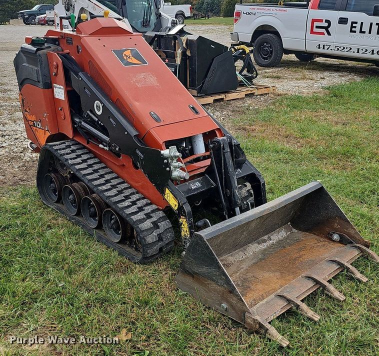 image for item NP9047 2019 Ditch Witch SK1050  compact utility loader