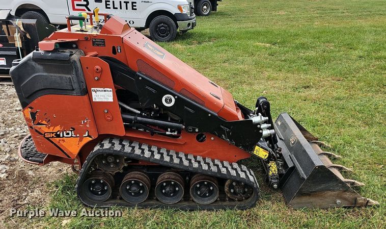 image for item NP9047 2019 Ditch Witch SK1050  compact utility loader